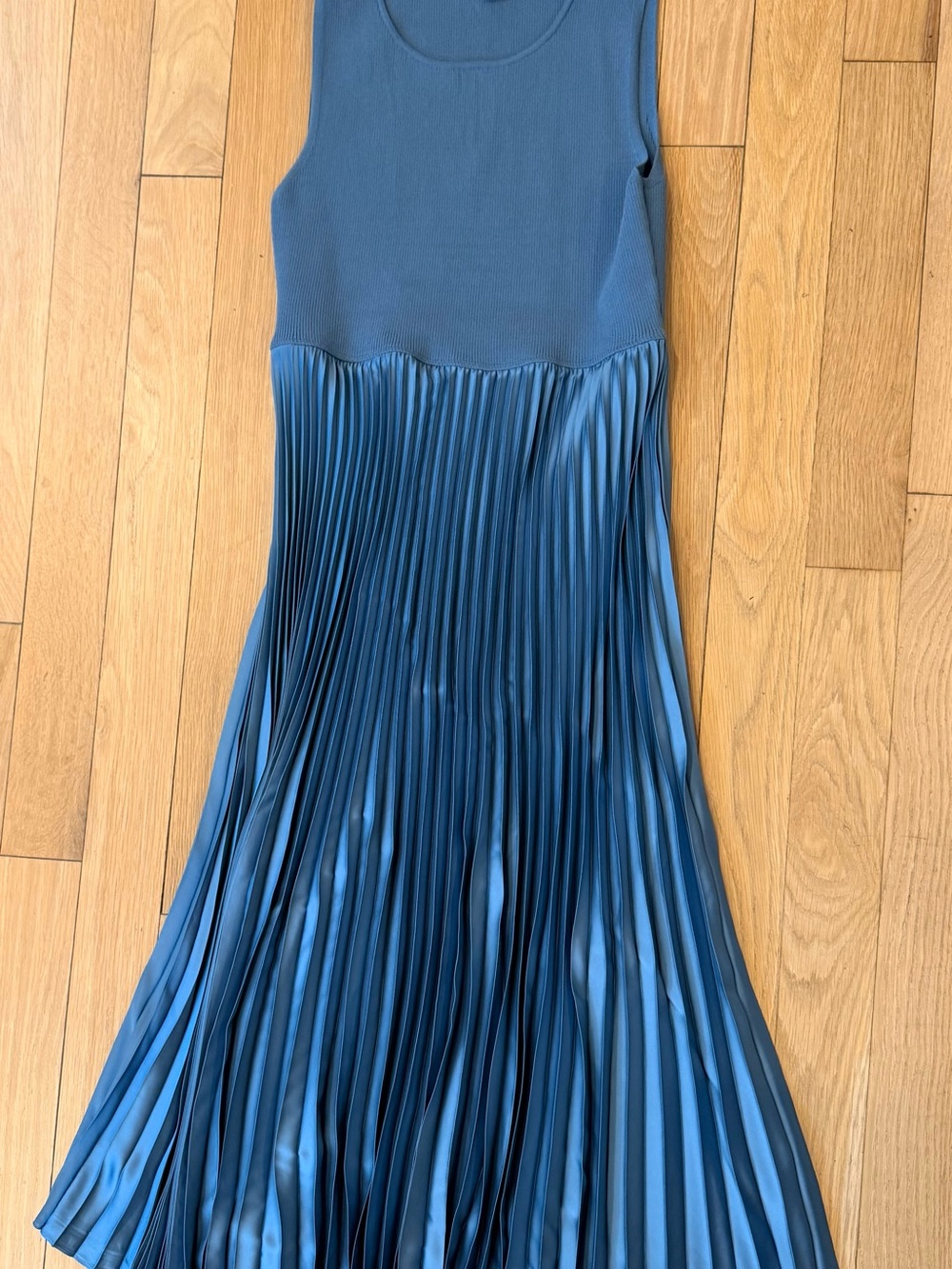 Blue Sleeveless Pleated Midi Dress